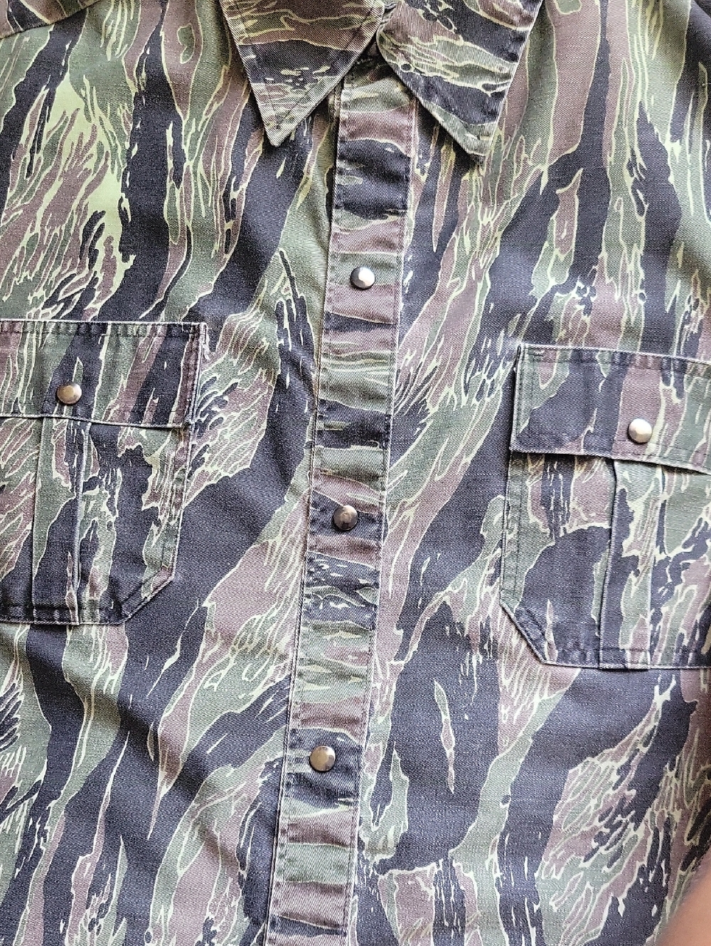 Camo Button-Up Shirt Jacket - Green Tiger Stripe - Picture 4 of 6